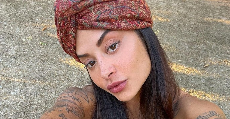 Aline Riscado Posa De Biqu Ni E Ganha Elogios Gata