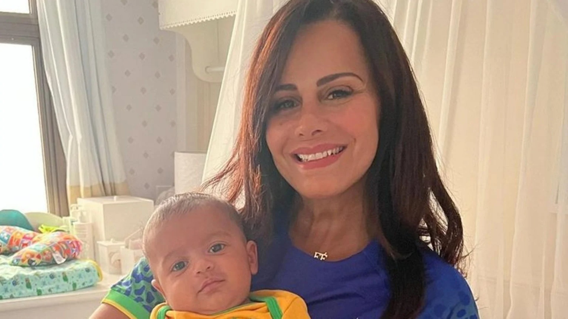 Viviane Ara Jo Encanta Web Ao Celebrar Quatro Meses Do Filho Beb