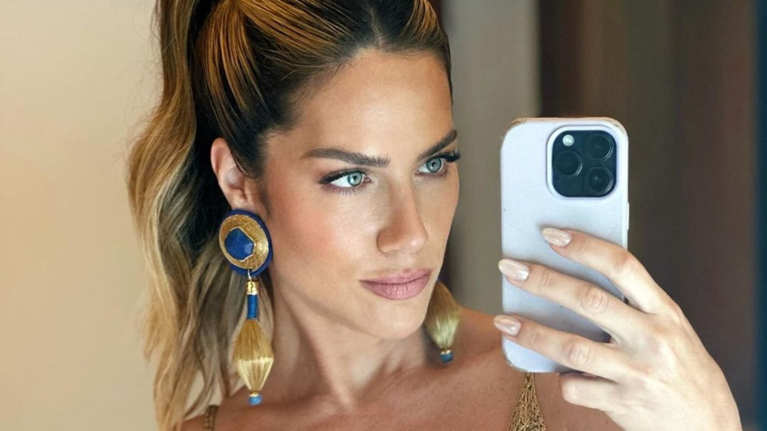 De calcinha Giovanna Ewbank esbanja beleza e chama atenção de Bruno