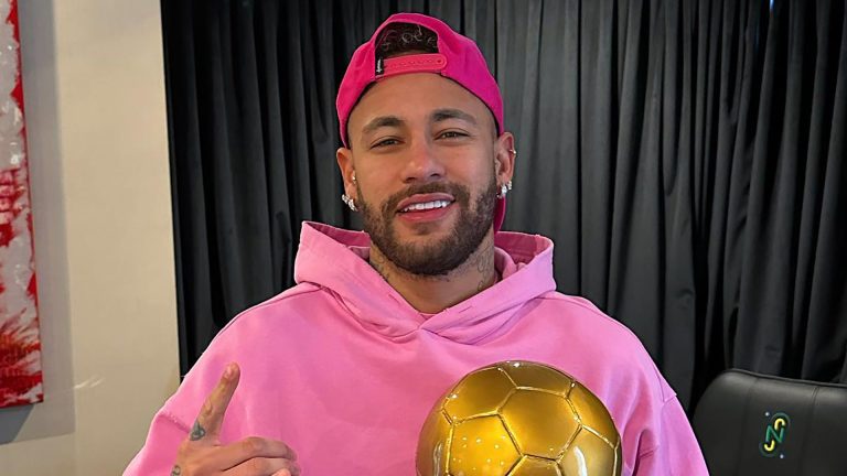 Neymar posta fotos filhos e web reage Cadê a Helena