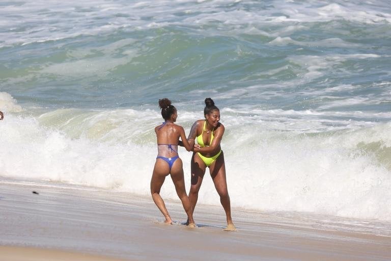 Ludmilla na praia