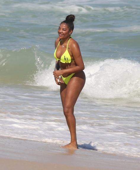 Ludmilla na praia