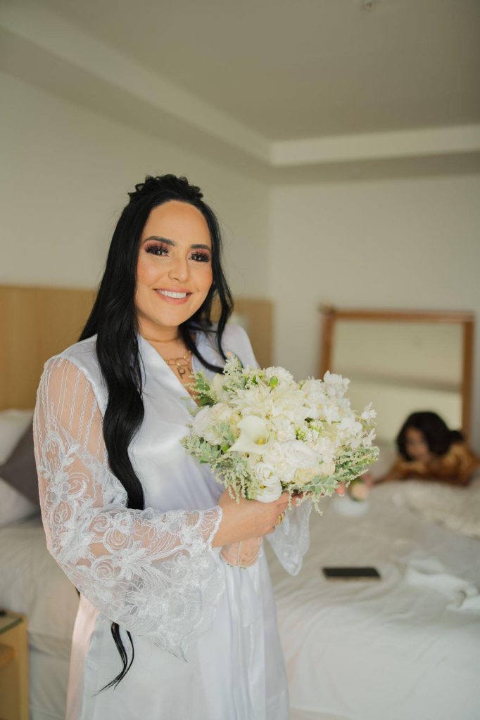 Cantora Perlla se arrumando para seu casamento