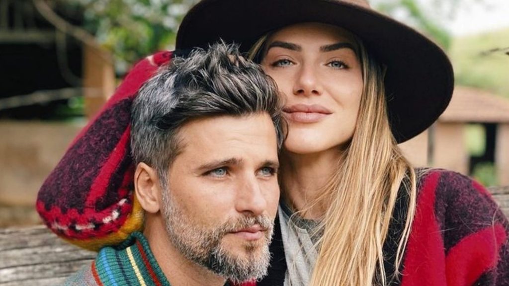 Bruno Gagliasso e Giovanna Ewbank posam com filhos: Natal