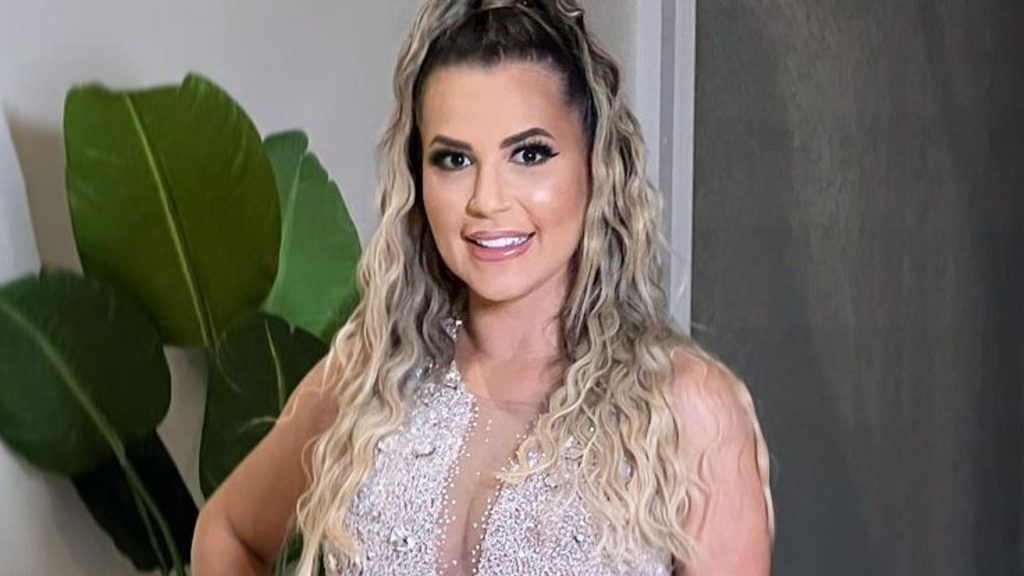 Deolane Bezerra