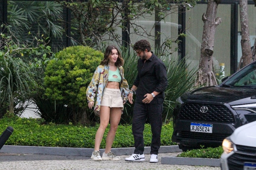 Jade Picon Se Descuida Em Cena Quente Com Chay Suede E Mostra Demais