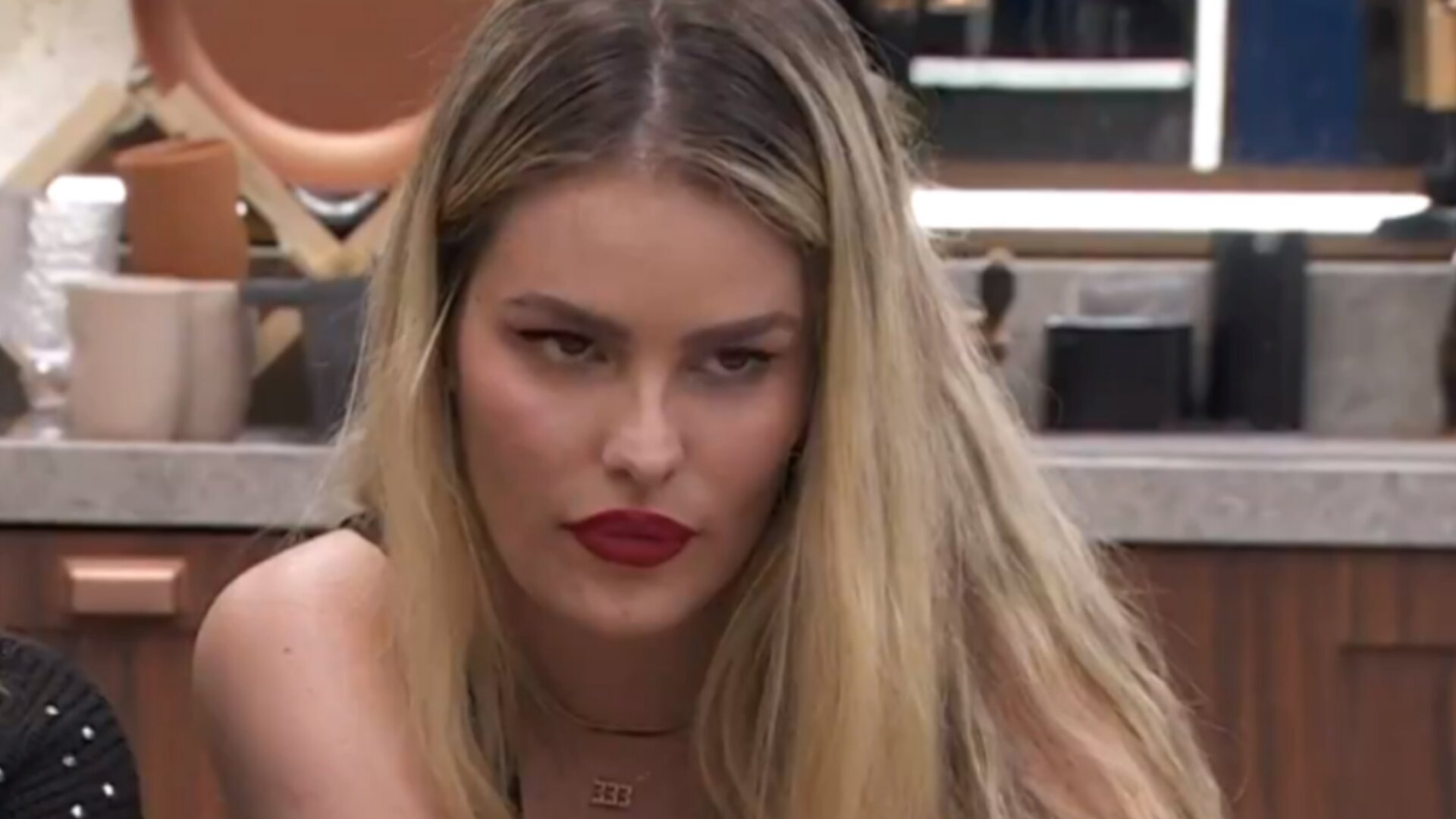 ‘bbb 24 Yasmin Vira O Jogo E Intimida Apresentadores Do Bate Papo Bbb