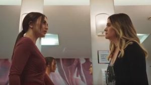 Jéssica (Rafa Kalimann) e Electra (Juliana Paiva) em 'Família é Tudo'