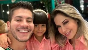 Maíra Cardi e Arthur Aguiar com a filha, Sophia - Reprodução/Instagram