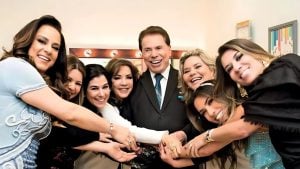 Silvio Santos com a esposa e as seis filhas - Foto/Reprodução
