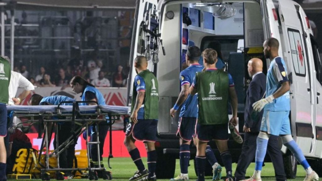 Jogador do Nacional desmaia em campo - Reprodução/ Nelson Almeida/AFP/Getty Images