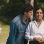 Mércia (Adriana Esteves) e Mavi (Chay Suede) em 'Mania de Você'