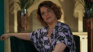 Violeta (Isabel Teixeira) em "Volta por Cima" - Reprodução/TV Globo