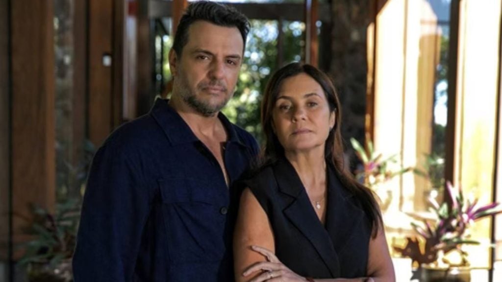 Molina (Rodrigo Lombardi) e Mércia (Adriana Esteves) em "Mania de Você" - Divulgação/TV Globo