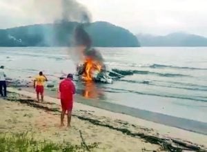 Avião em Ubatuba - Reprodução/Instagram